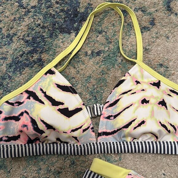 NWT Kuleana Women's Top & Bottom Two Piece Set Size Small - Picture 2 of 5